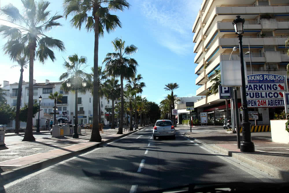 Puerto Banus, Hauptstraße mit großem Platz